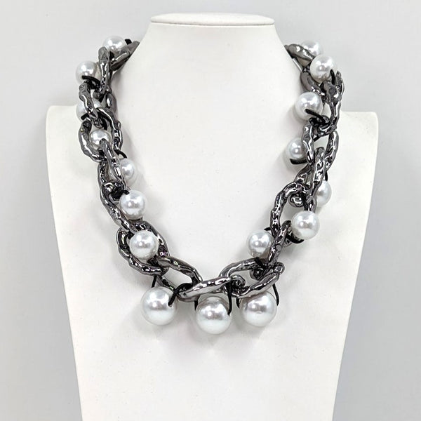 Pearl link statement necklace