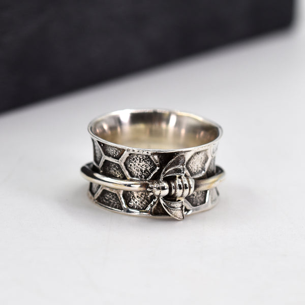 925 oxidized silver ring with bee motif spinning band - Size 8