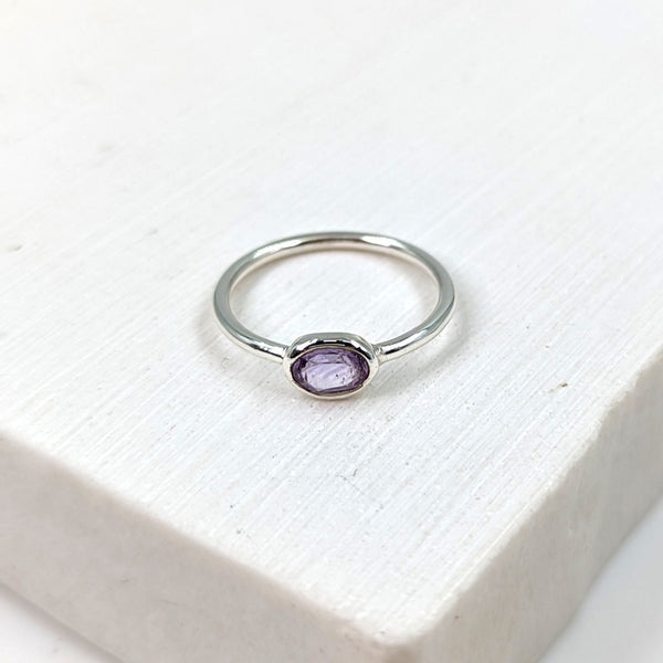 Facetted oval amethyst cabochon 925 silver ring