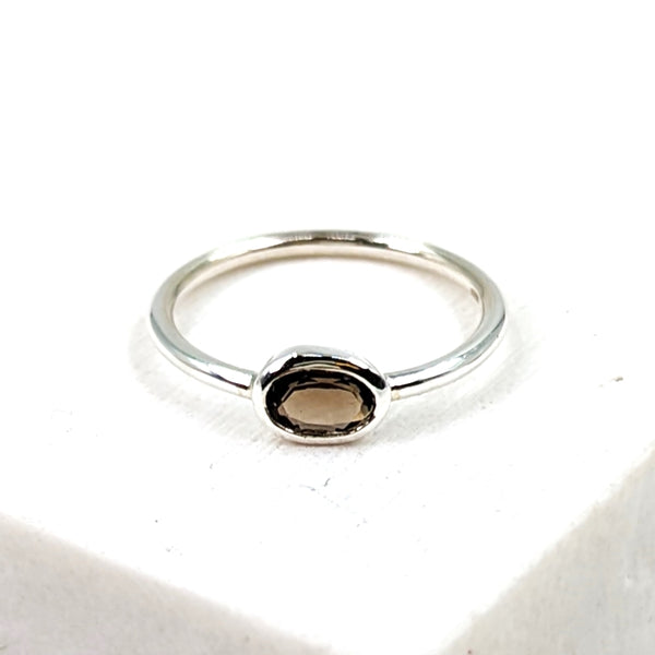 Facetted oval Smokey quartz cabochon 925 silver ring