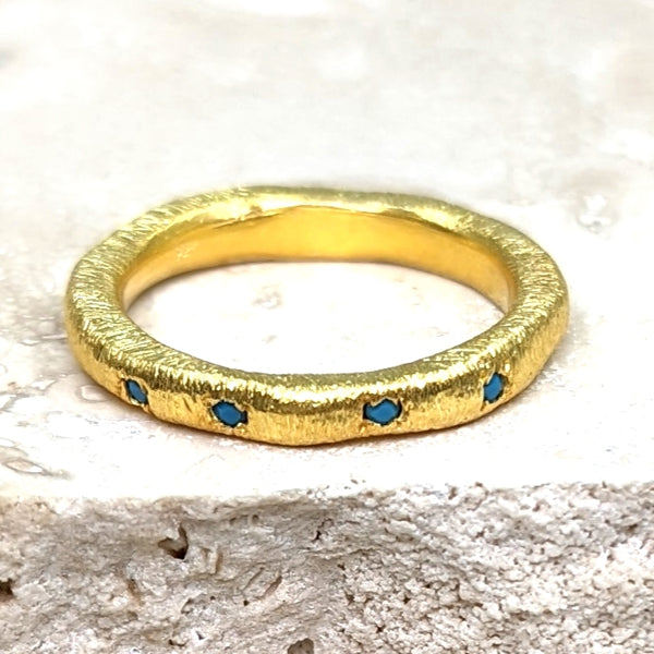 Organic effect gold plated 925 silver band with little inset turquoise