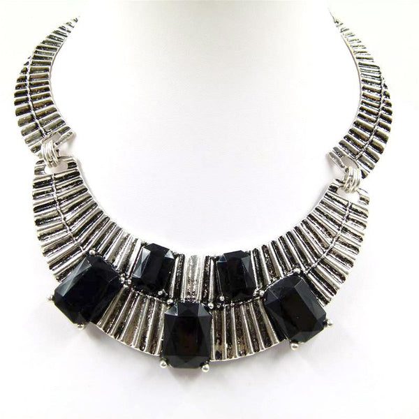 Ribbed collar necklace with statement stone detail