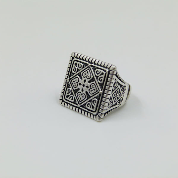 Square tribal pattern on stretchy ring