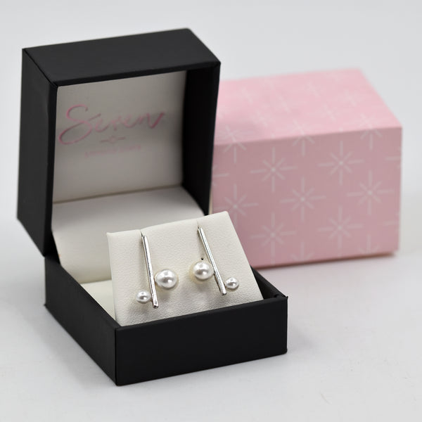 Rectangle stud earrings with pearls