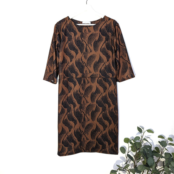 Classic style shirt dress with a wavy print (M)