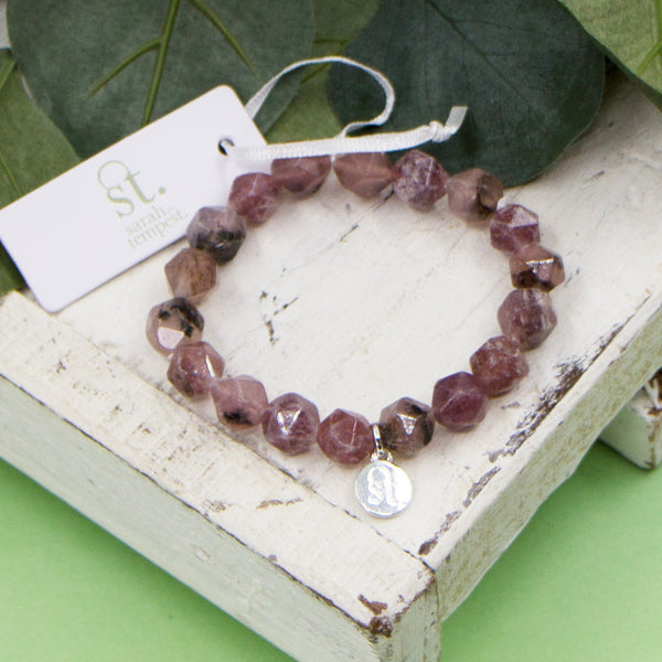 Semi-precious facetted beaded bracelet with ST logo charm