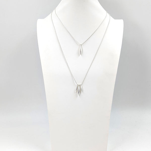 Double layer necklace with horn-like components