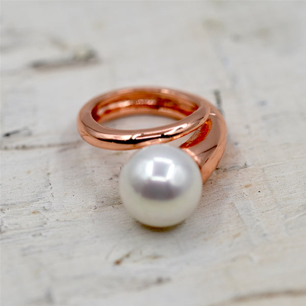 Statement faux pearl on wraparound ring