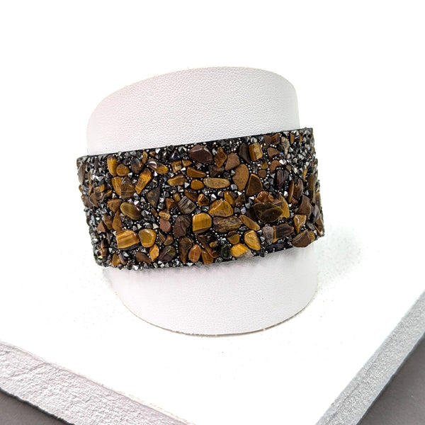 Magnetic cuff bracelet with tiger eye chips
