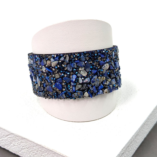 Magnetic cuff bracelet with dyed blue shell chips