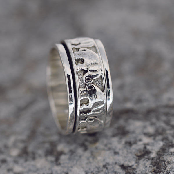 925 Single band ring with elephant stamp - Size 6