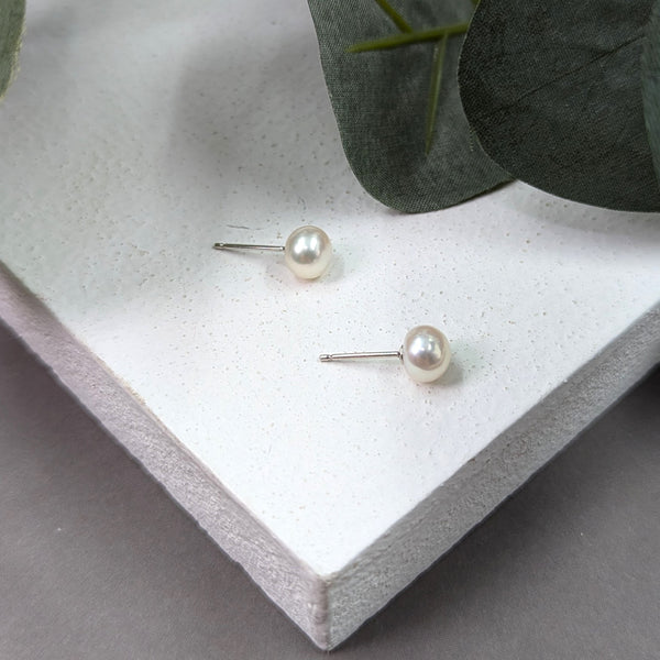 Simple 7mm quality real pearl stud earrings