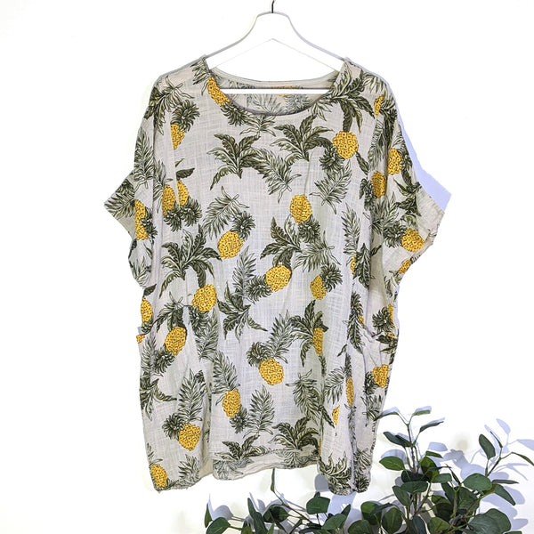 Roomy cotton mix top with pineapple print and pockets