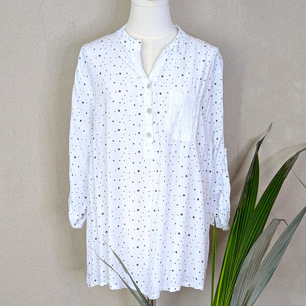 Mini star scatter viscose shirt with subtle sequin pocket (M)