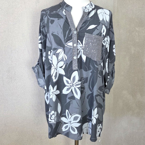 Light flowers and dark leaves print viscose shirt with subtle sequin pocket and neckline (M)