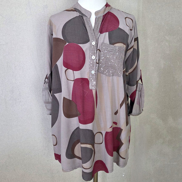Retro shapes viscose shirt with subtle sequin pocket and neckline (M)
