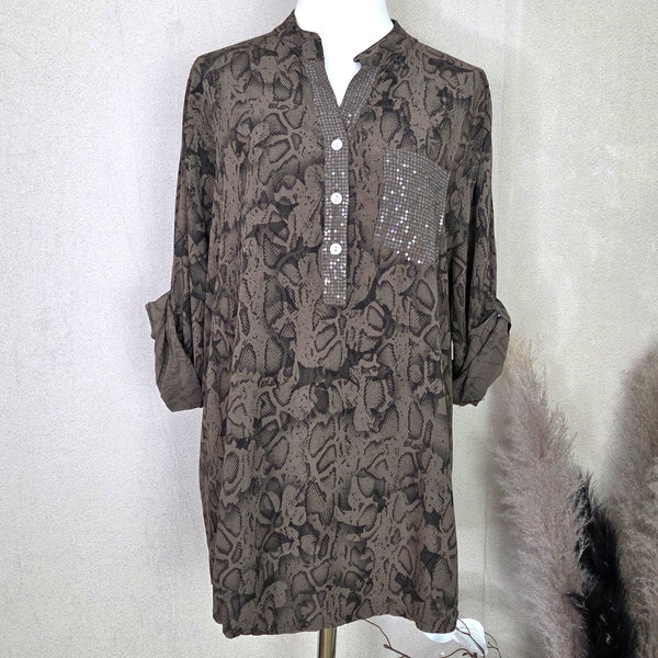 Chunky snake print viscose shirt with subtle sequin pocket (M-L)