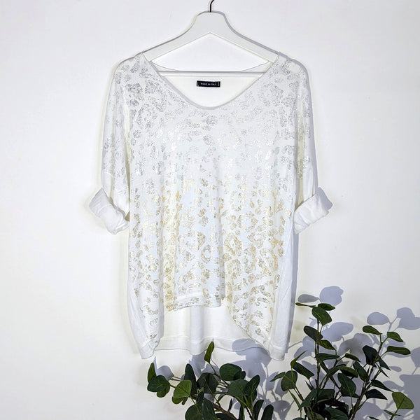 V-neck top with subtle metallic animal hot print (M-L)
