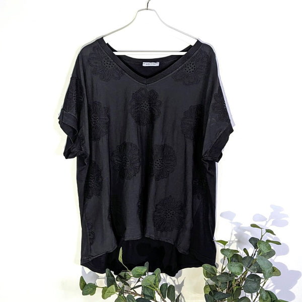 V-neck cotton top with flower embroidery fabric front