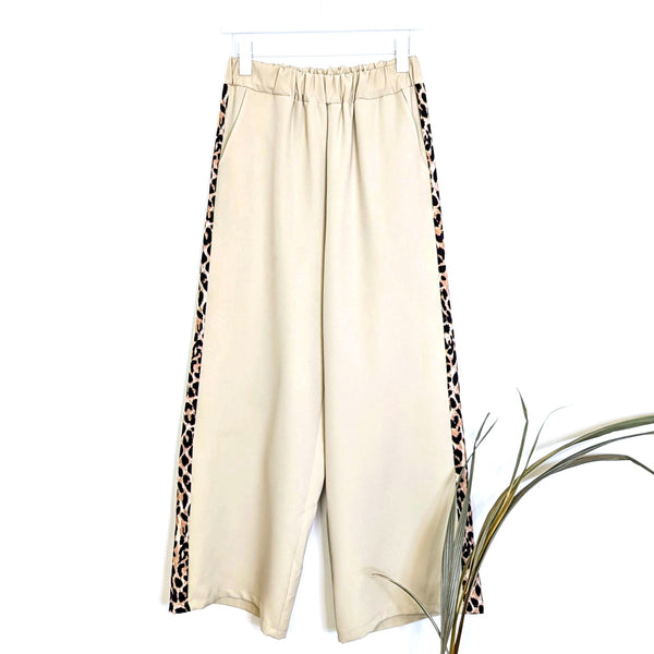 Chic straight leg pants with animal print panel detail (M-L)