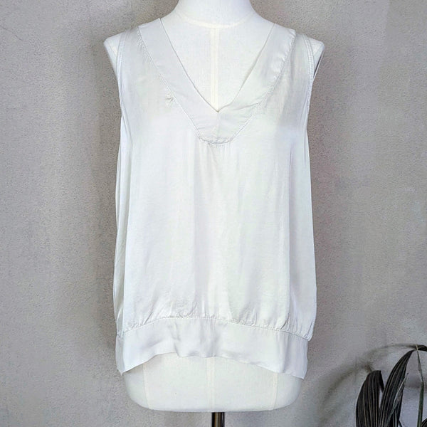 Viscose hi-lo satin feel V-neck sleeveless top (M)