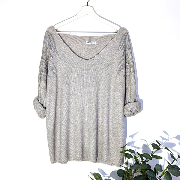 Cosy V-neck top with crystal motifs on upper section (M)