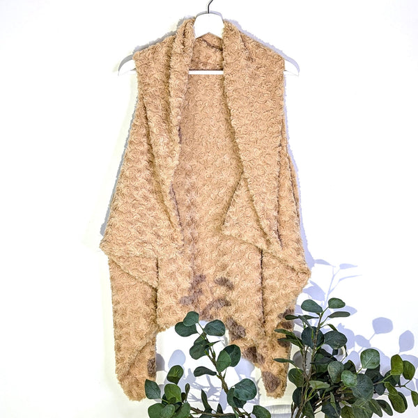 Waterfall lapel mini rose effect faux fur gilet (O/S)