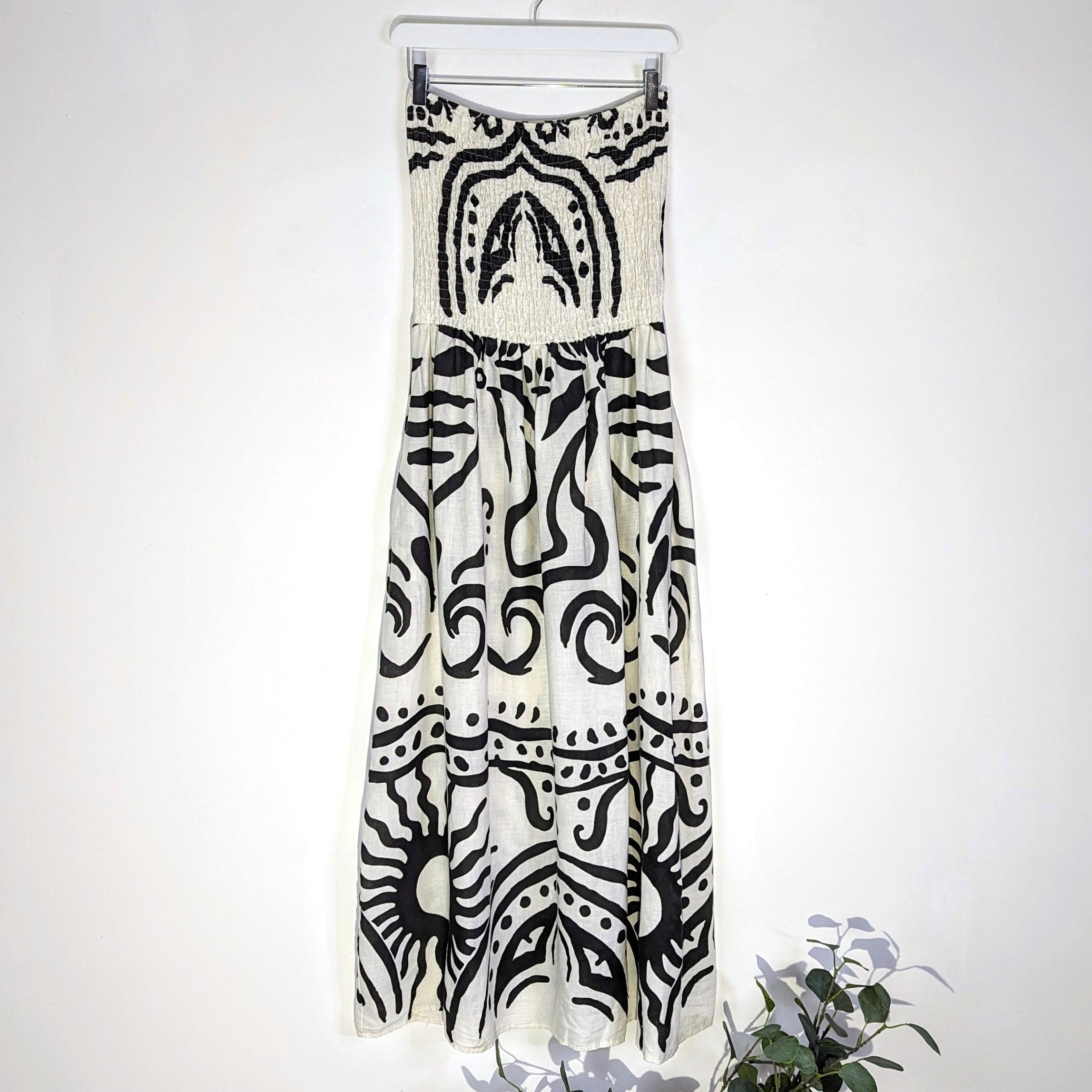 Bandeau long summer dress with abstract sun rays print and pockets ...