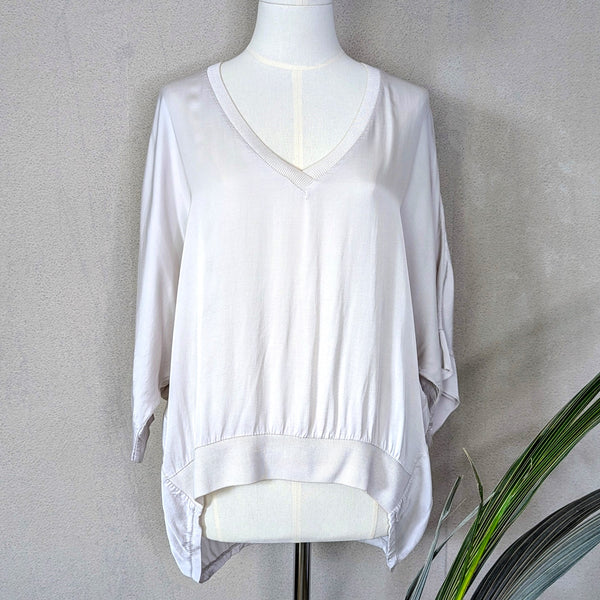 Free size satin feel viscose top with ribbed detail on V-neck and hem