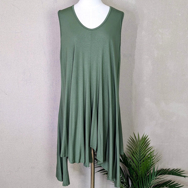Roomy asymmetric hem layering long vest (L-XL)