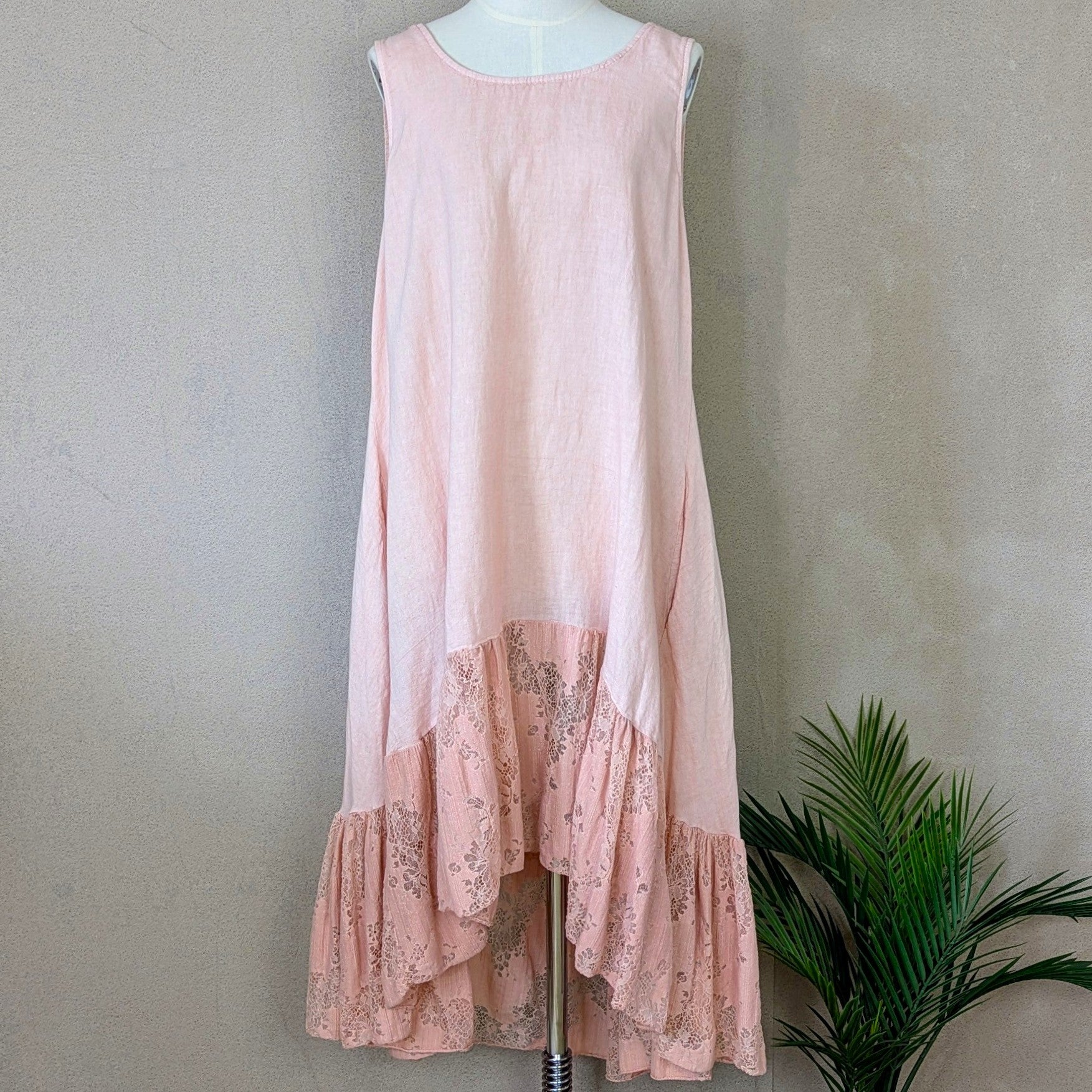 High-lo dress with deep lace frill and dream catcher back (M-L ...