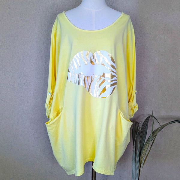Gold hot print lips motif free size top with front pockets (L-XL)