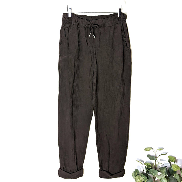 Cotton waffle type fabric classic trousers with pockets (M)