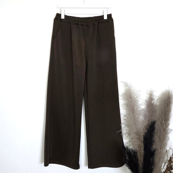 Soft scuba fabric straight leg trousers with pockets and elasticated waistband (M-L)