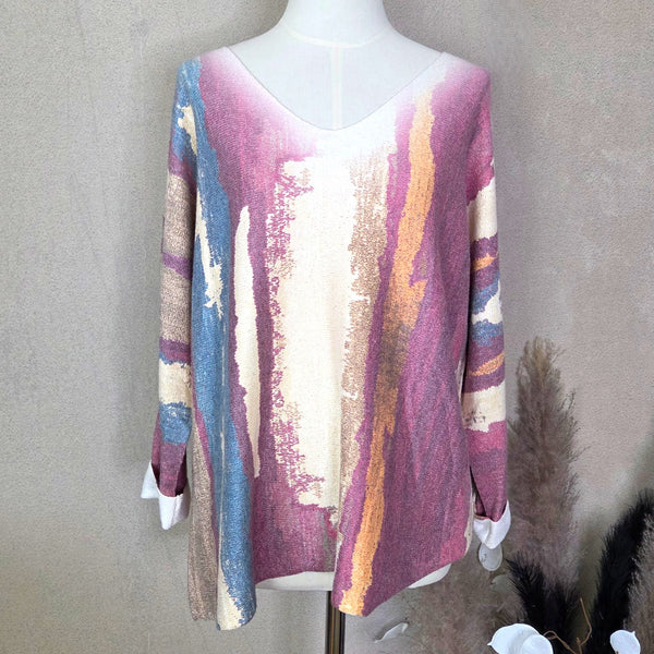 Cosy V-neck jumper with vertical digital print design (M)