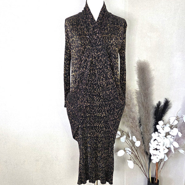Luxe stretchy 'Plisse' fabric dress with flattering cross over detail (O/S)