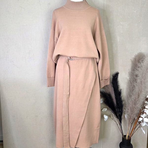 Luxe knitted co-ord with high low jumper and stylish wrap skirt with a belt (M)
