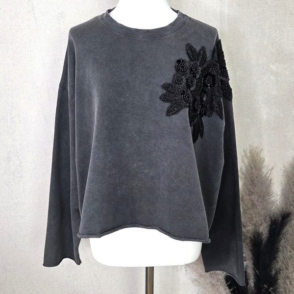 Vintage wash cropped jersey top with applique flower detail on one side (M)