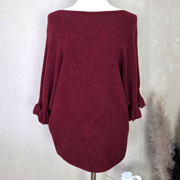 Slightly cropped knitted jumper with pretty 3/4 sleeves (M)