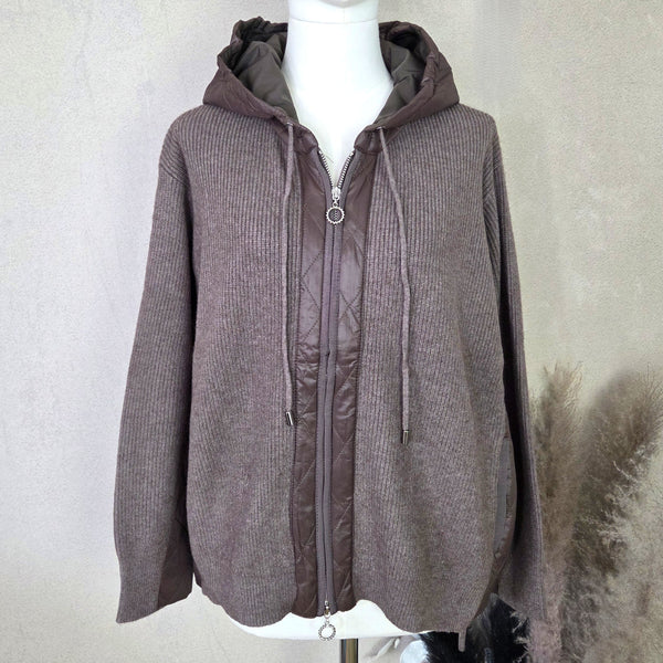 Stylish knitted hoodie with padded fabric elements and zipped pockets, adjustable drawstring hem