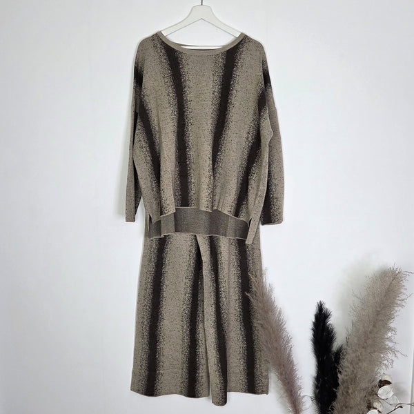 Quality Co-Ord knitted set with horizontal shaded lines design (L)