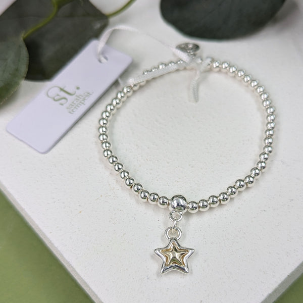 Stretchy bracelet with mini heart inlay charm