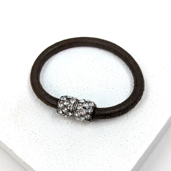 Leather magnetic bracelet with crystal clasp