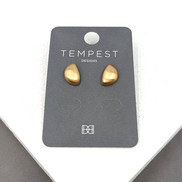 Smooth scratched effect half moon stud earrings