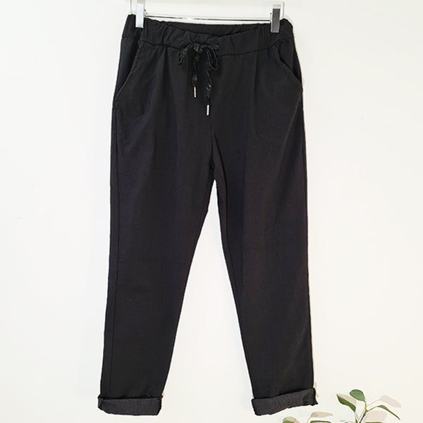 Plain stretchy trousers with front pockets