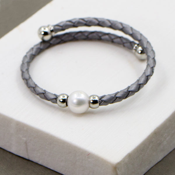 Metallic plaited leather bangle with real pearl