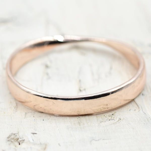 Simple bangle with twist detail
