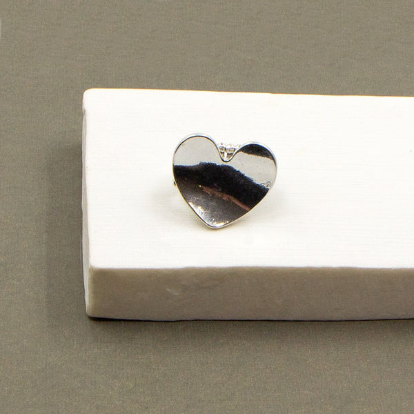 Stretchy statement heart ring