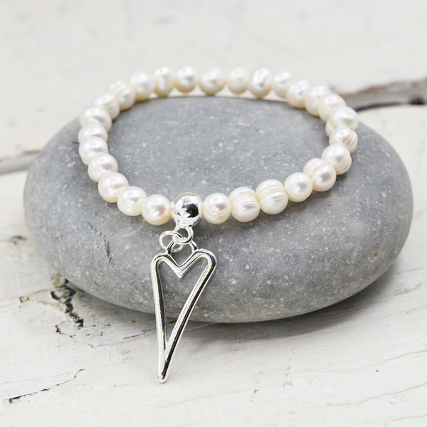 Pearl beaded bracelet with heart shaped charm