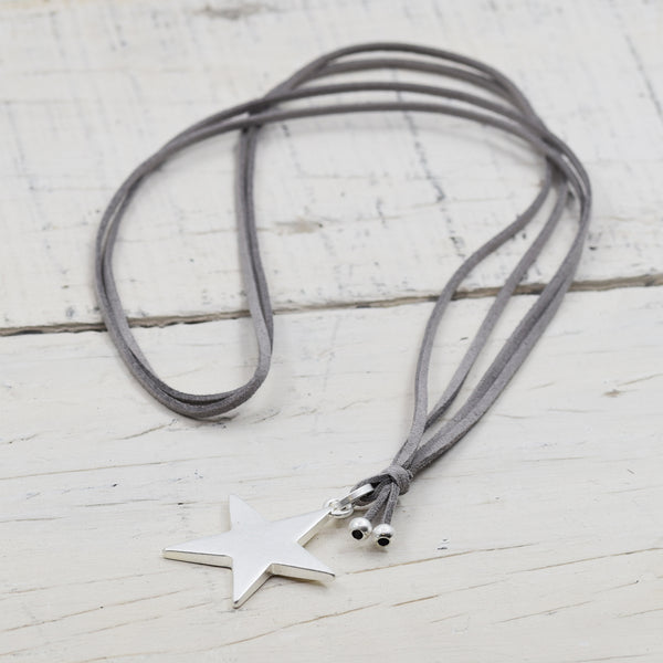 Star pendant necklace